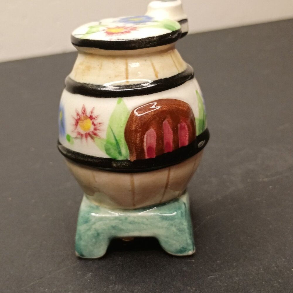 Vtg Napco Ceramics Pot Belly Stove Salt or Pepper Shaker Set Japan - Picture 12 of 12